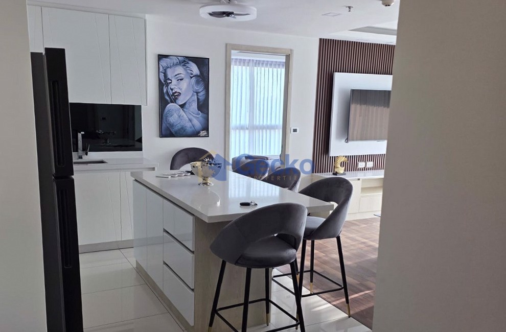 2 Bedrooms Condo in The Peak Towers Pratumnak C013331 (Photo 4)