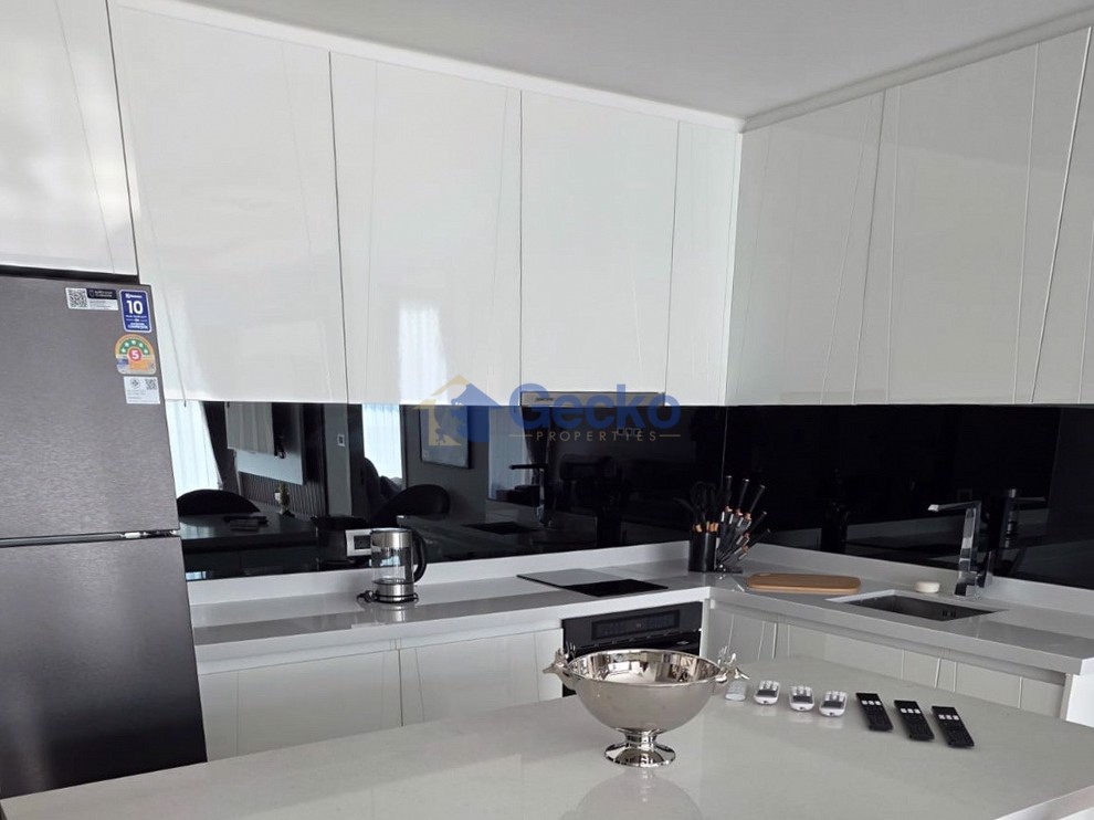 2 Bedrooms Condo in The Peak Towers Pratumnak C013331 (Photo 3)