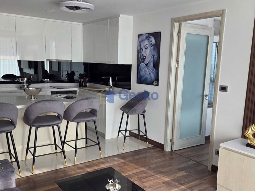 2 Bedrooms Condo in The Peak Towers Pratumnak C013331 (Photo 2)