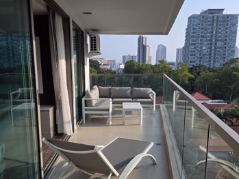 2 Bedrooms Condo in The Peak Towers Pratumnak C013331