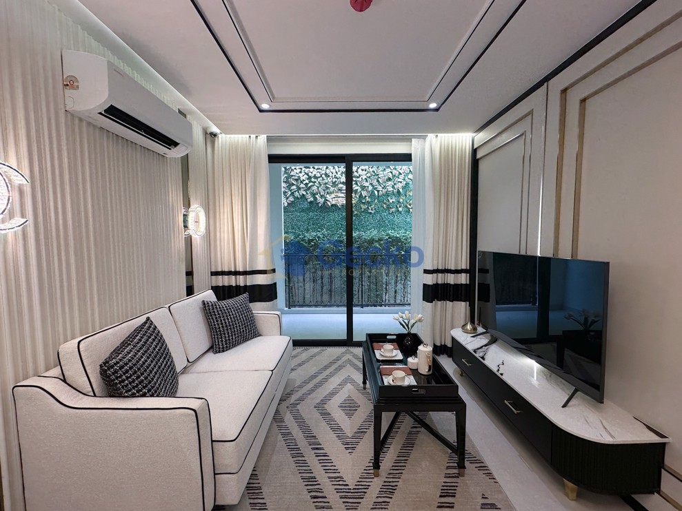 2 Bedrooms Condo in The Embassy Jomtien C013339 (Photo 1)