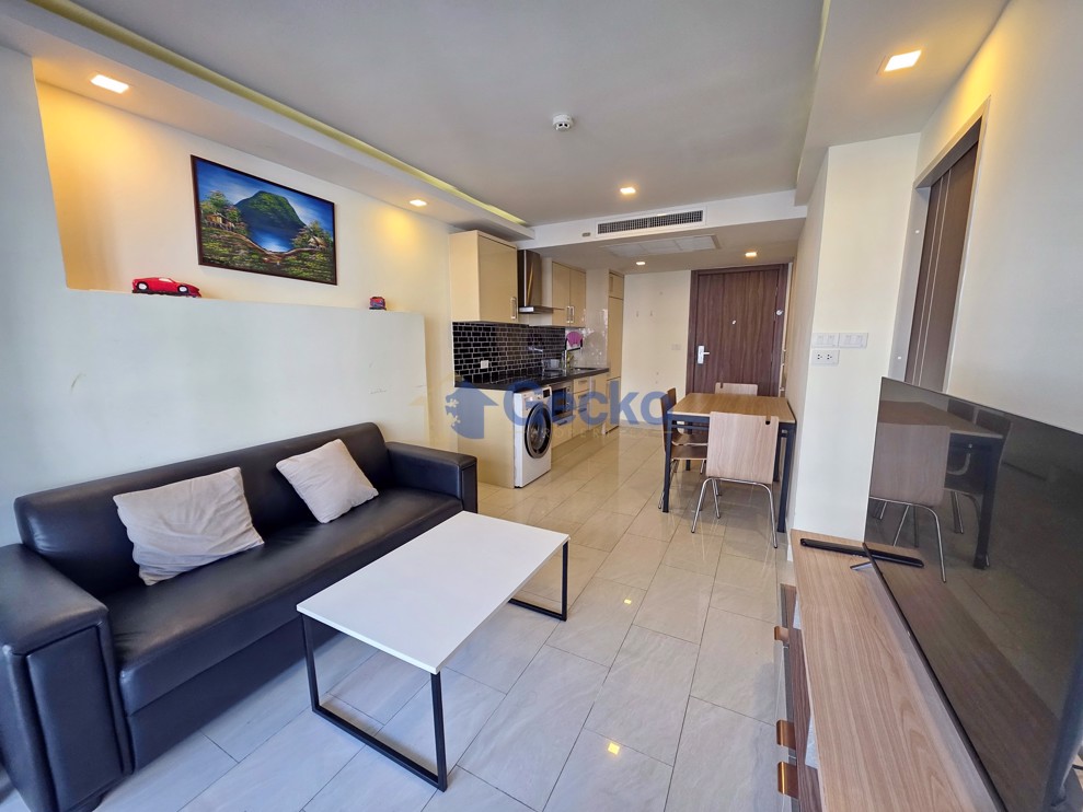 1 Bedroom Condo in Grand Avenue Residence Central Pattaya C013340 (Photo 2)