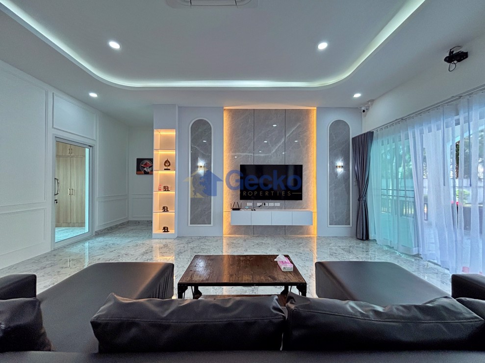 5 Bedrooms House  East Pattaya H013346 (Photo 2)