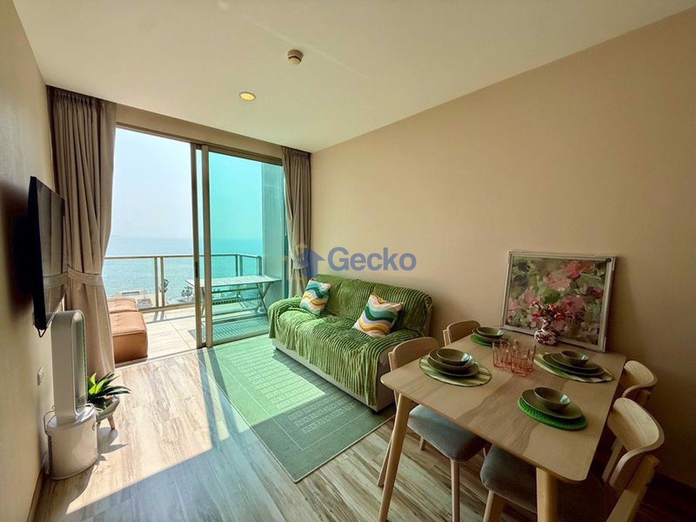 1 Bedroom Condo in The Riviera Wong Amat Beach Wongamat C013349 (Photo 1)