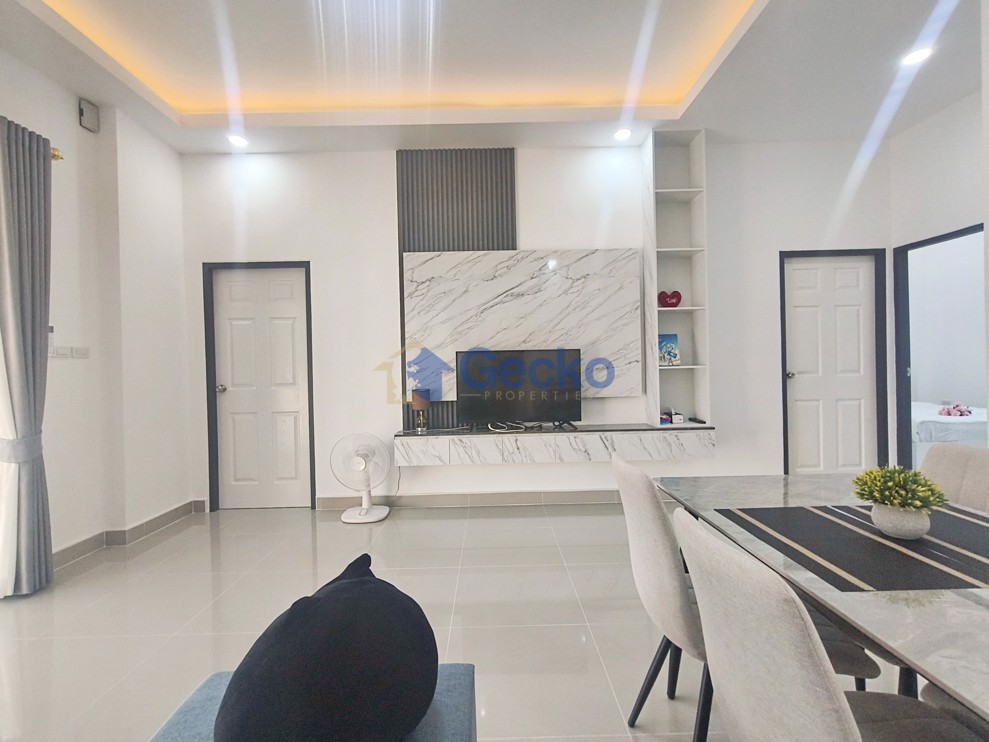 3 Bedrooms House in Rattanakorn 18  Pattaya H013359 (Photo 2)