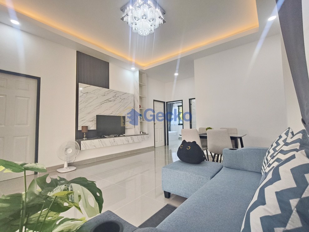3 Bedrooms House in Rattanakorn 18  Pattaya H013359 (Photo 4)
