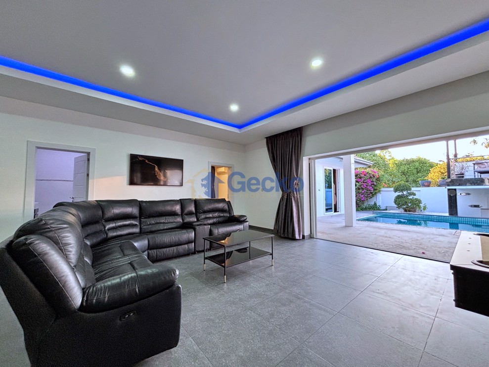 5 Bedrooms House in The Regent Estate Village 2  East Pattaya H010220 (Photo 2)