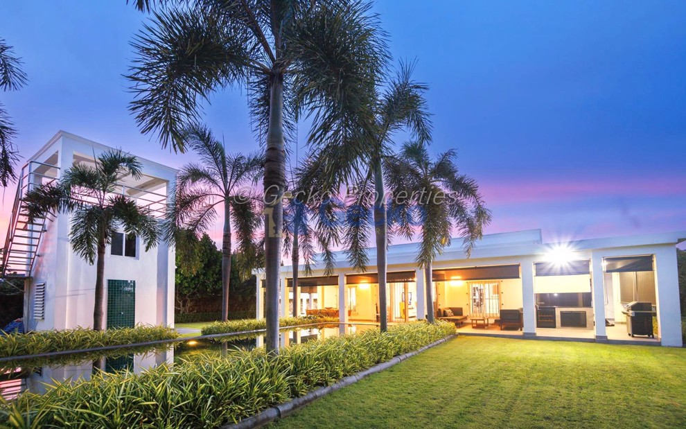 3 Bedrooms House  East Pattaya H013385 (Cover Photo)