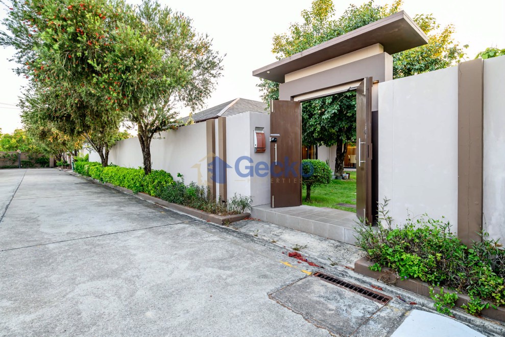 3 ห้องนอน บ้าน in บ้านพัทยา 5  ห้วยใหญ่ H013393 (Photo 1)