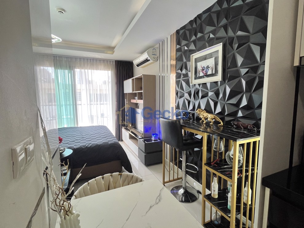 Studio Condo in Water Park Pratumnak C013394 (Photo 3)
