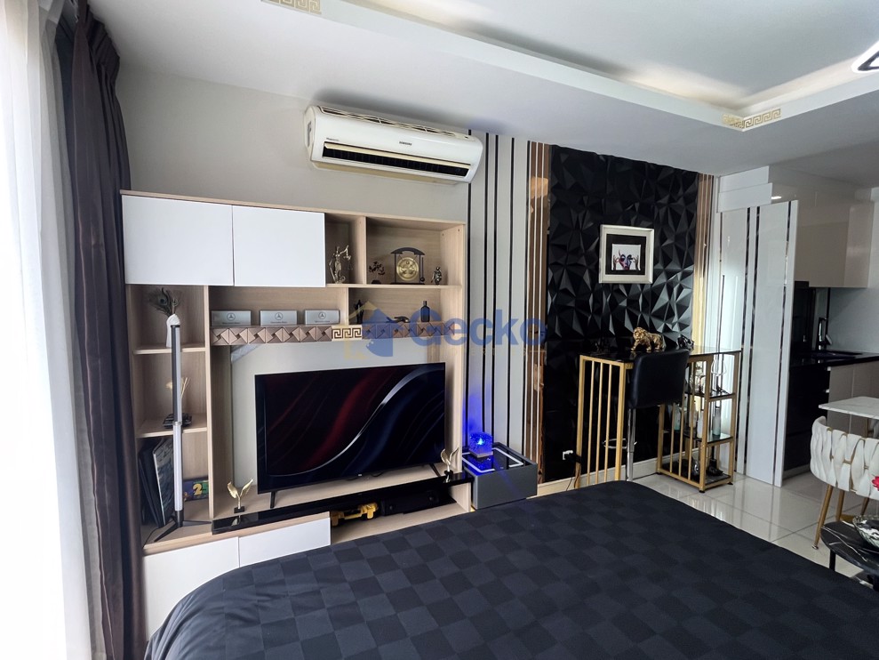 Studio Condo in Water Park Pratumnak C013394 (Photo 4)
