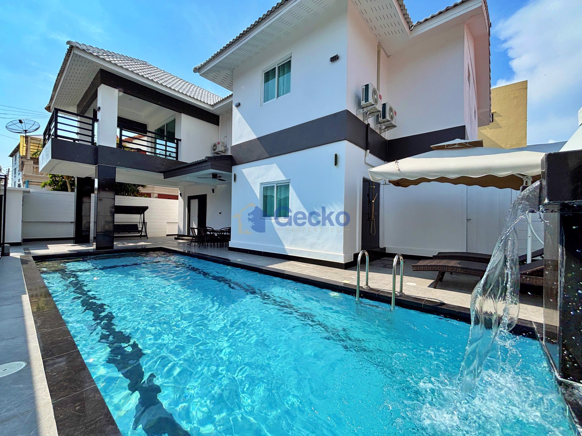 6 ห้องนอน บ้าน in Pattaya Lagoon  พัทยาใต้ H012667