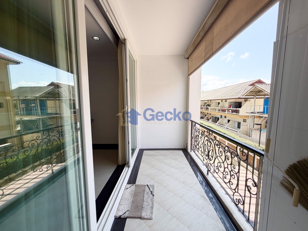 Studio Condo in LK Legend Central Pattaya C013397 (Photo 1)