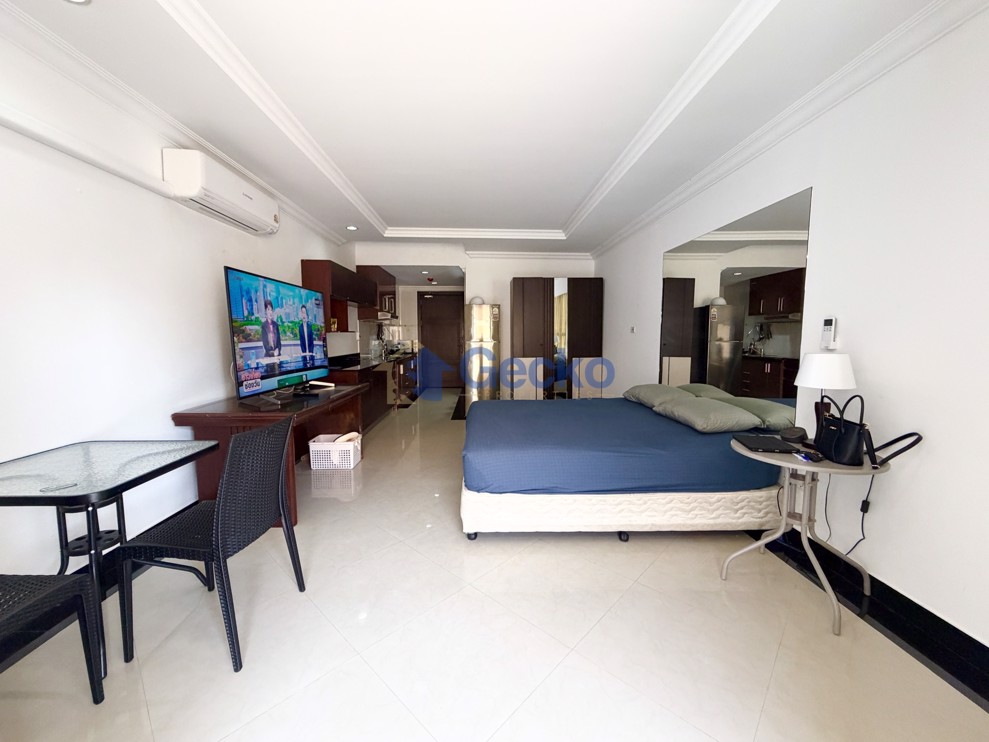 Studio Condo in LK Legend Central Pattaya C013397 (Photo 4)