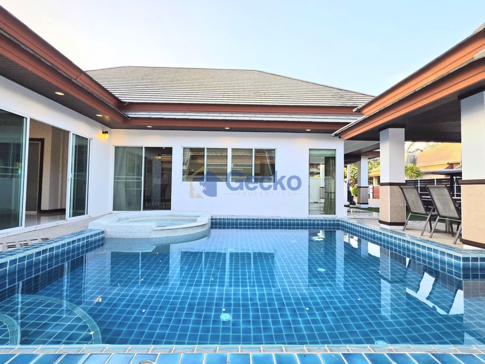 3 Bedrooms House in Piam Mongkhon Village   Huay Yai H013400 (Cover Photo)