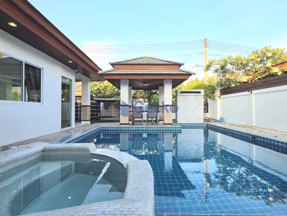 3 Bedrooms House in Piam Mongkhon Village   Huay Yai H013400 (Photo 1)