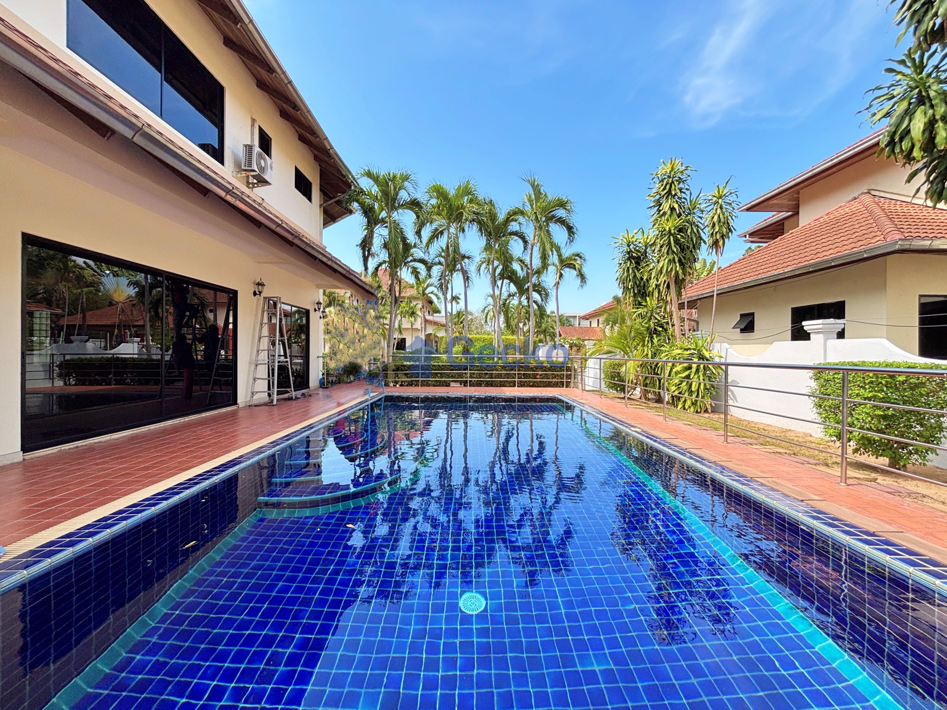4 Bedrooms House in Paradise Villas 1  East Pattaya H001945
