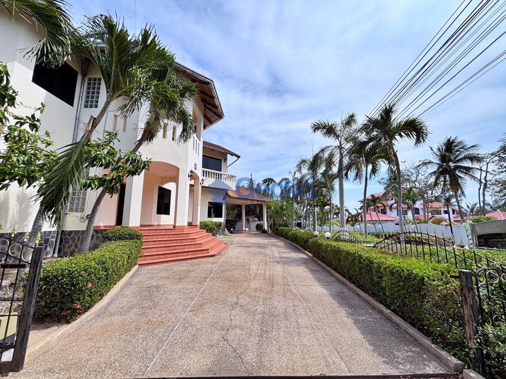4 Bedrooms House in Paradise Villas 1  East Pattaya H001945 (Photo 2)