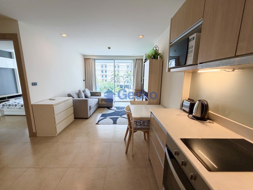 1 Bedroom Condo in The Cliff Pratumnak C010839 (Photo 2)