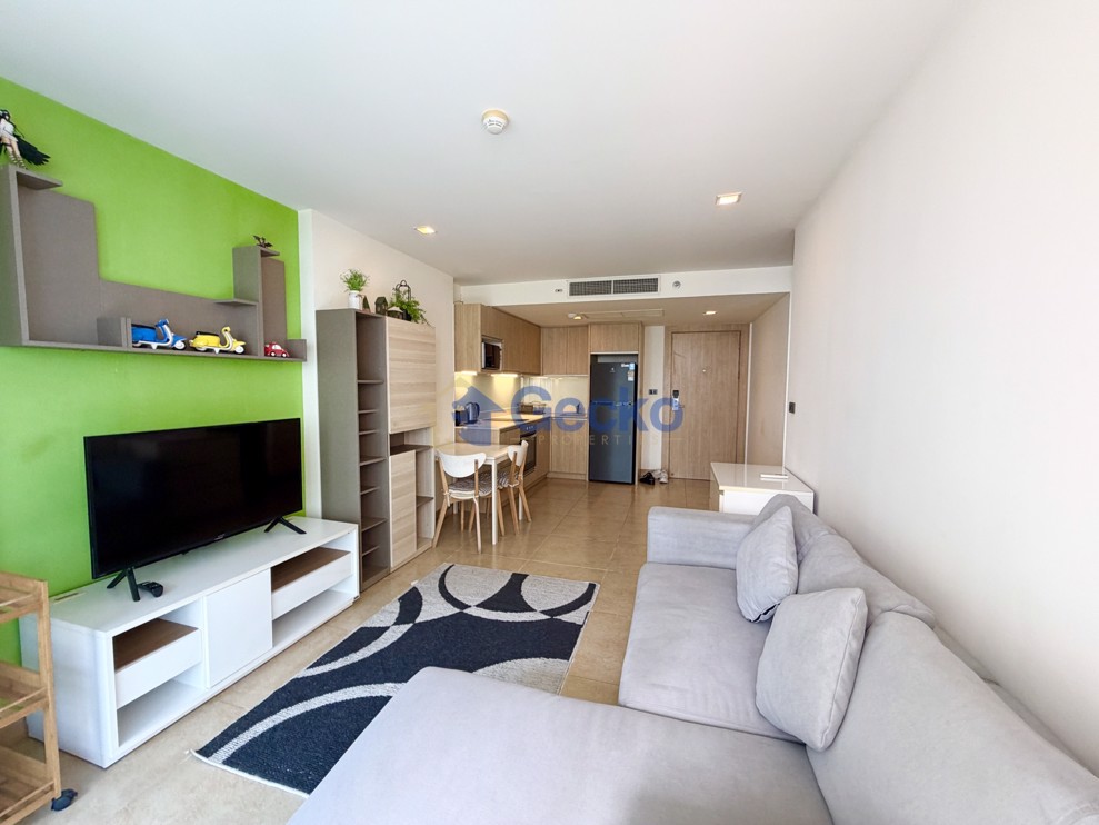 1 Bedroom Condo in The Cliff Pratumnak C010839 (Photo 1)