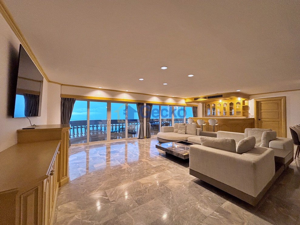 3 Bedrooms Condo in Silver Beach Wongamat C013417 (Photo 4)