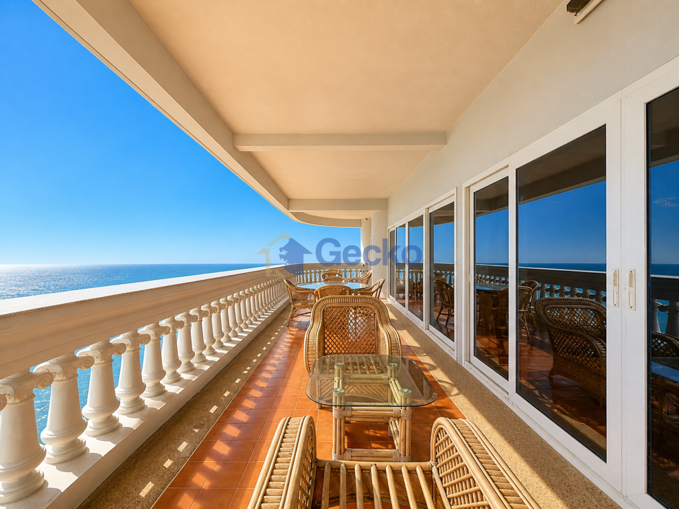 3 Bedrooms Condo in Silver Beach Wongamat C013417 (Photo 1)