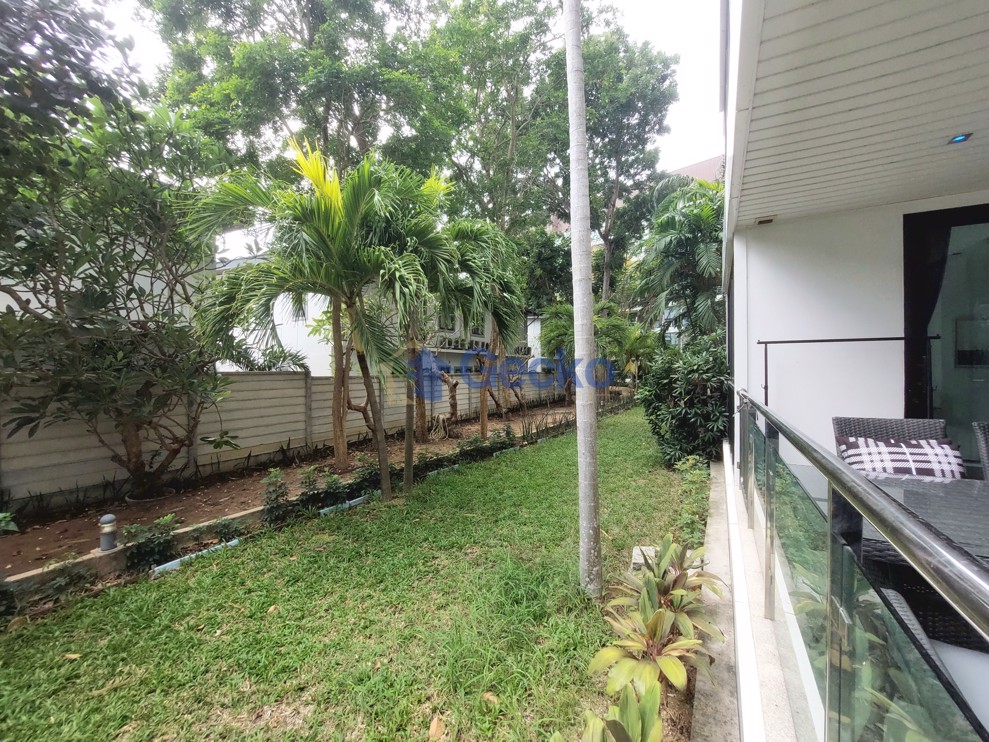 2 Bedrooms Condo in The Park Jomtien Jomtien C013423 (Photo 1)