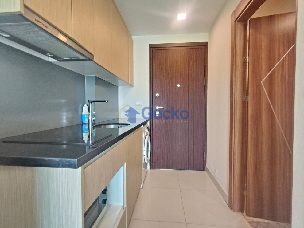 Studio Condo in Laguna Beach Resort 3 The Maldives Jomtien C013429 (Photo 2)