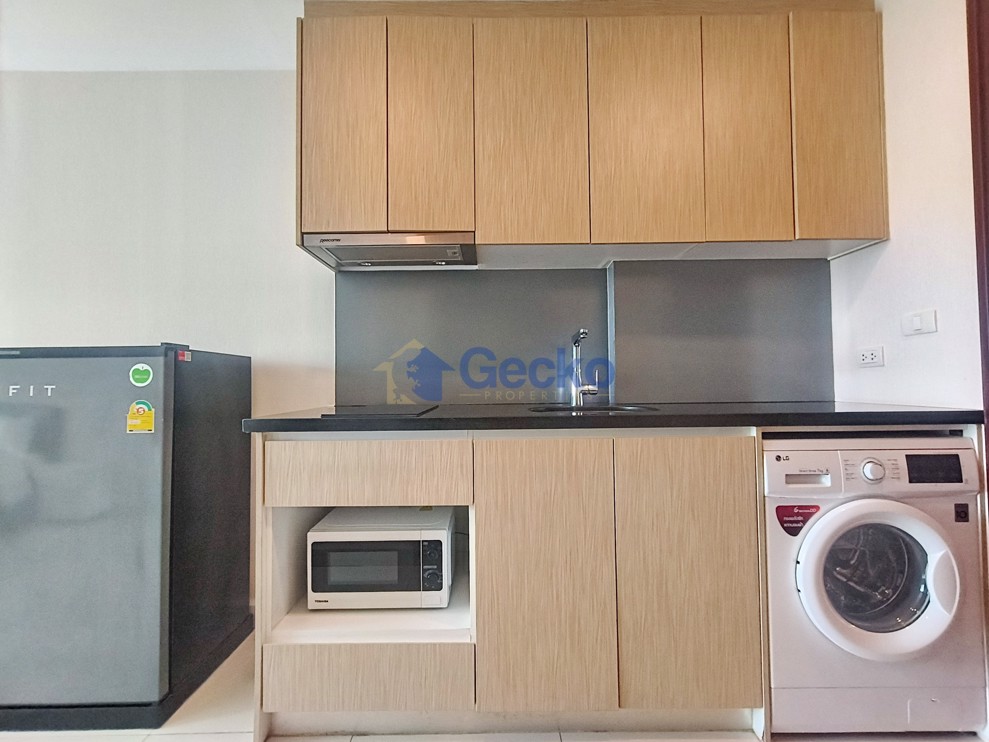 Studio Condo in Laguna Beach Resort 3 The Maldives Jomtien C013429 (Photo 3)