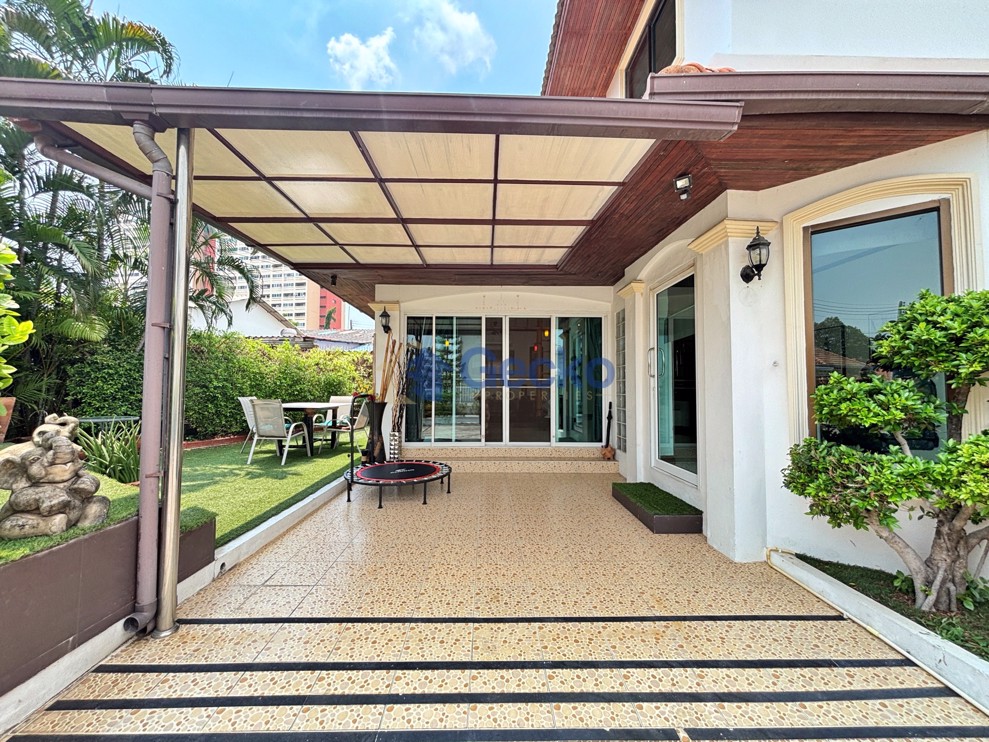 3 Bedrooms House in Grand Lotus Place  Jomtien H011562 (Photo 1)