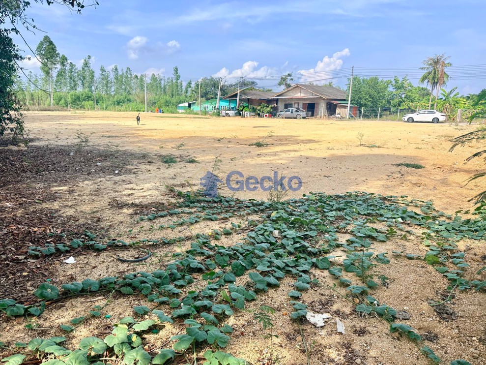Land available in Huay Yai L013432 (Photo 2)