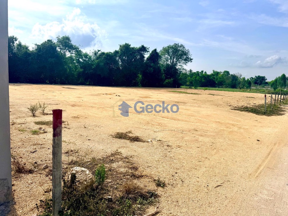 Land available in Huay Yai L013432 (Cover Photo)