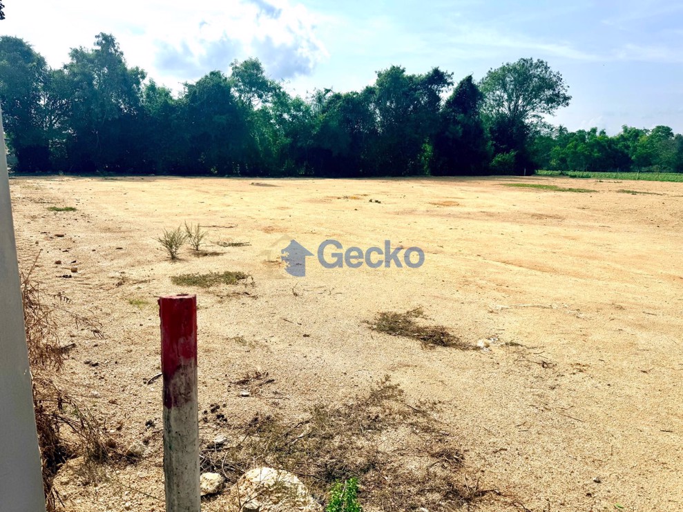 Land available in Huay Yai L013432 (Photo 4)