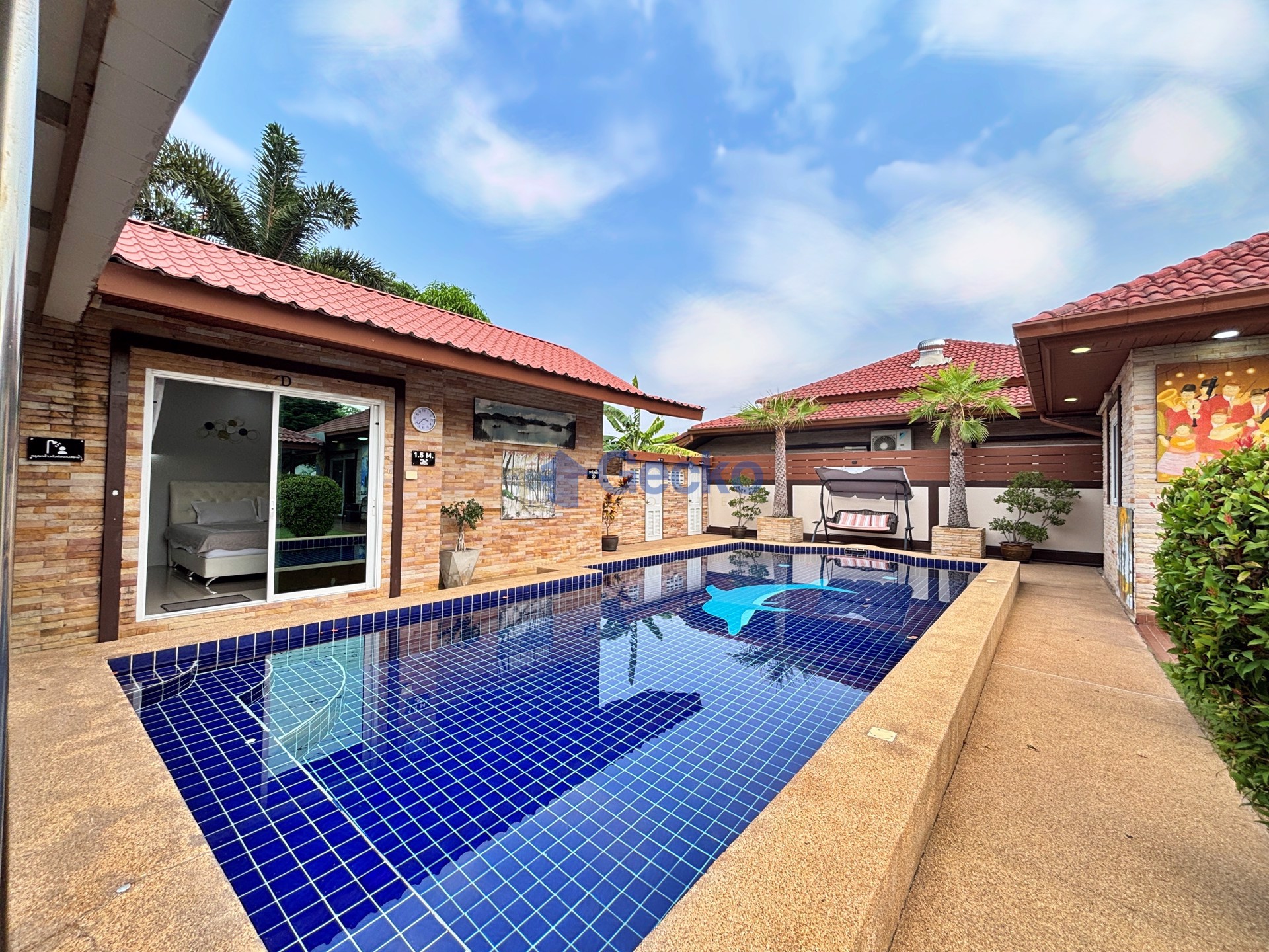 6 Bedrooms House in Baan Boonraksaa  East Pattaya H013436
