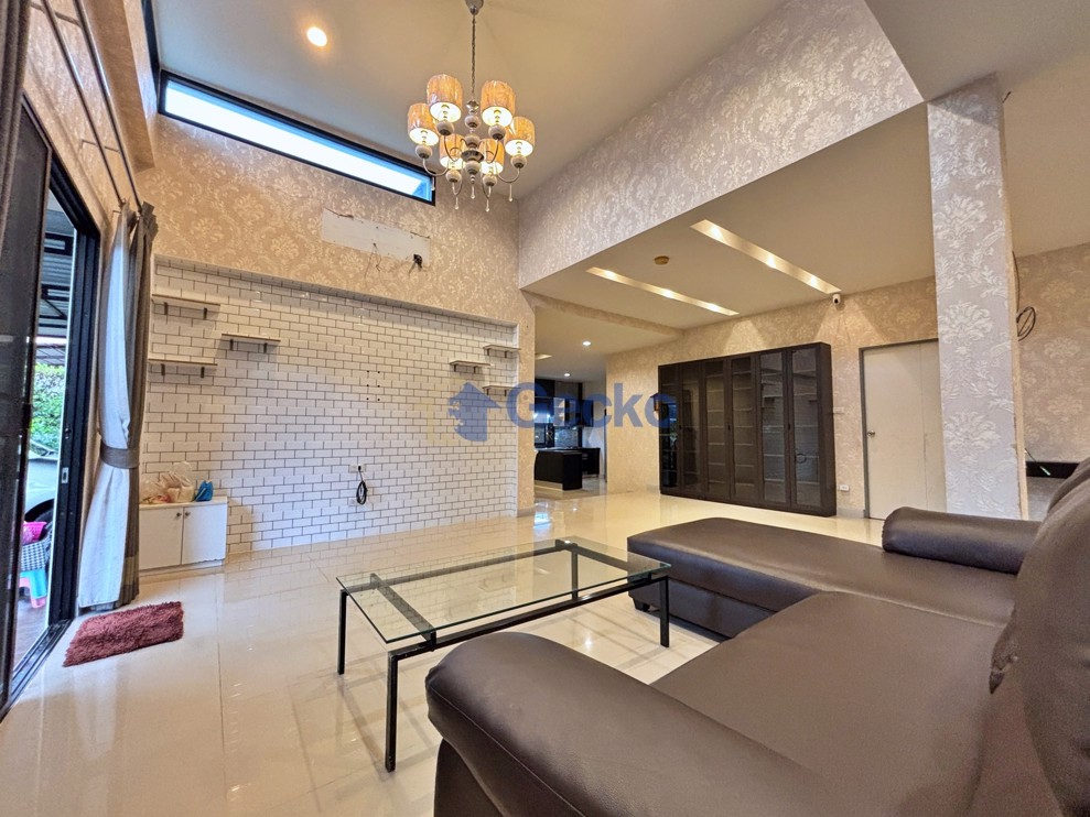 3 Bedrooms House in Patta Village  East Pattaya H013444 (Photo 4)