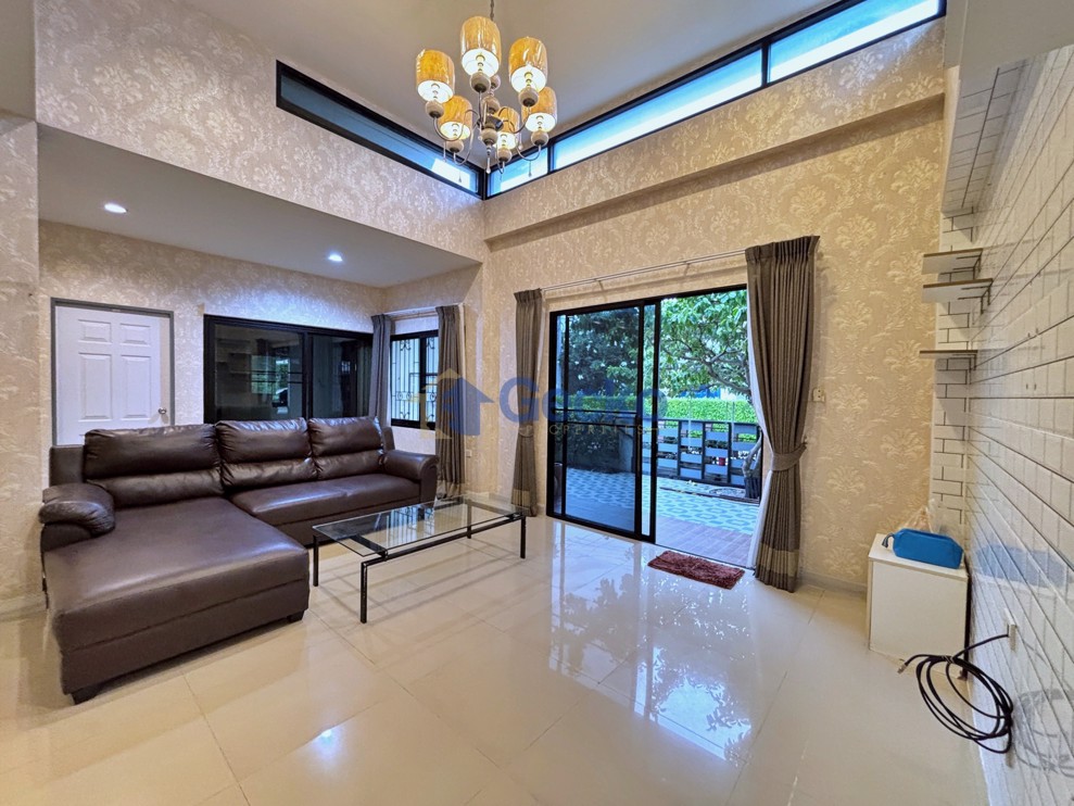 3 Bedrooms House in Patta Village  East Pattaya H013444 (Photo 3)