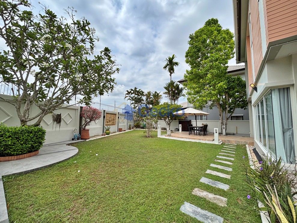 3 Bedrooms House in Patta Village  East Pattaya H013445 (Photo 2)