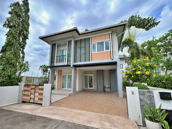 3 ห้องนอน บ้าน in Patta Village  พัทยาตะวันออก H013445