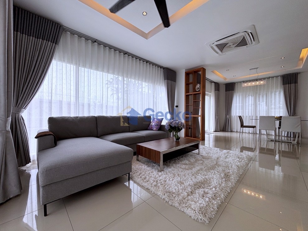 3 Bedrooms House in Patta Village  East Pattaya H013445 (Photo 4)