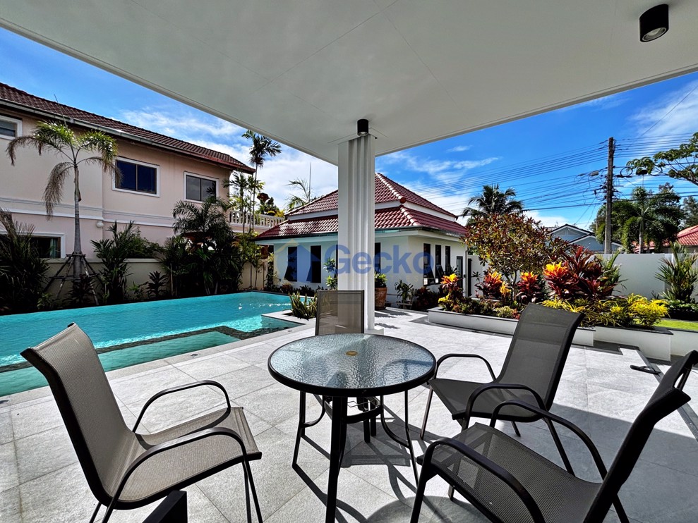 4 ห้องนอน บ้าน in Phanthip Village 2  พัทยาตะวันออก H013455 (Photo 3)