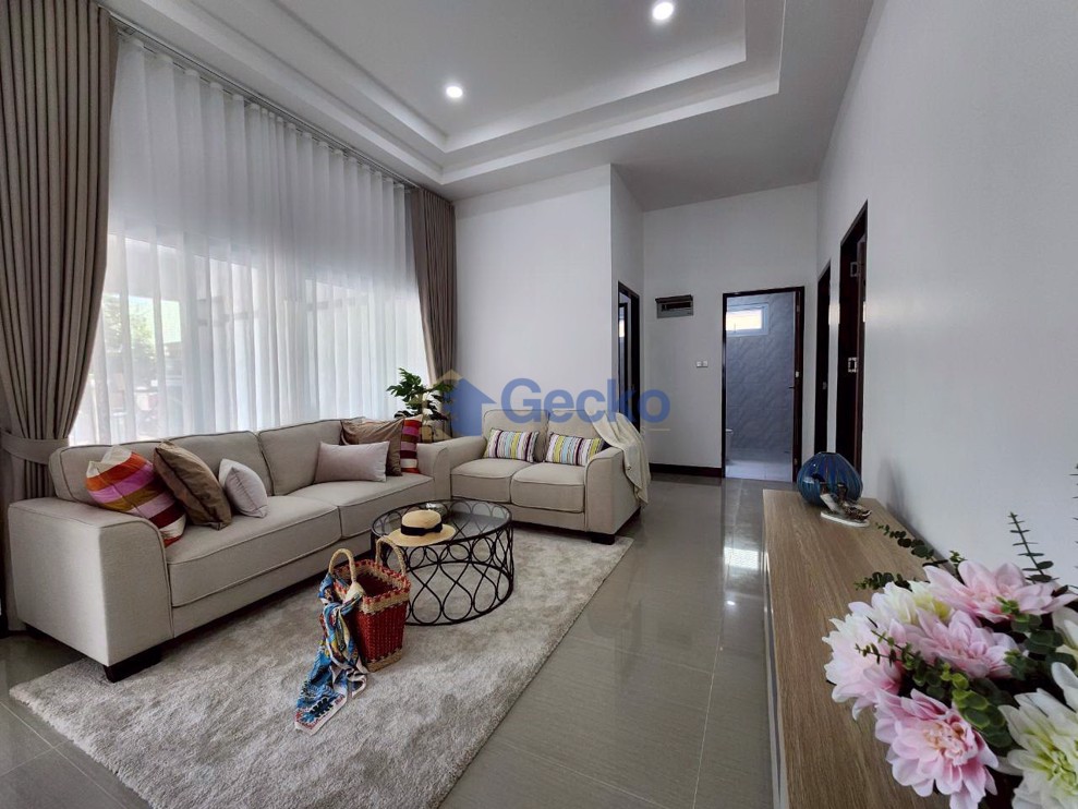 3 Bedrooms House in Ponthep 5  East Pattaya H013055 (Photo 2)