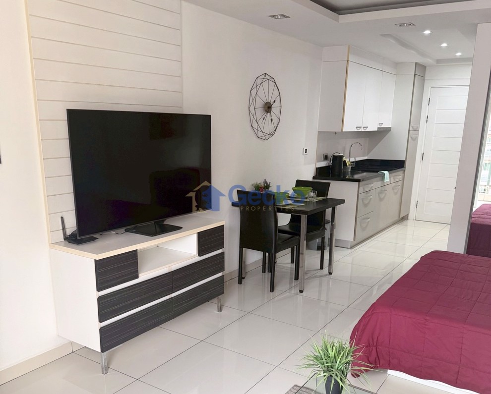 Studio Condo in Hyde Park 2 South Pattaya C006375 (Photo 2)