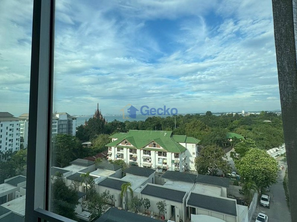 3 Bedrooms Condo in Club Royal Wongamat C013469 (Photo 1)