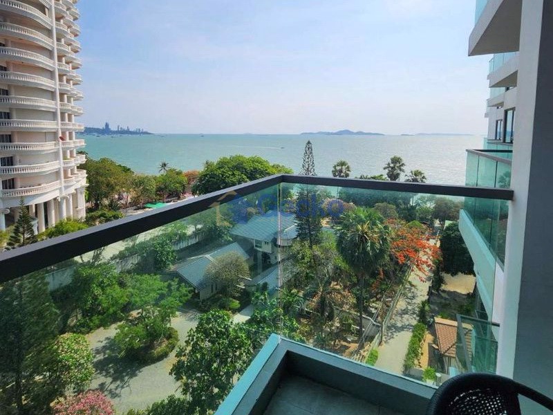 1 Bedroom Condo in Wongamat Tower Wongamat C013470