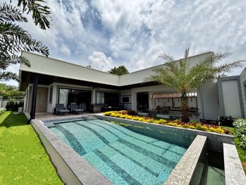 3 ห้องนอน บ้าน in Zensiri Lakeside Mabprachan  พัทยาตะวันออก H012555