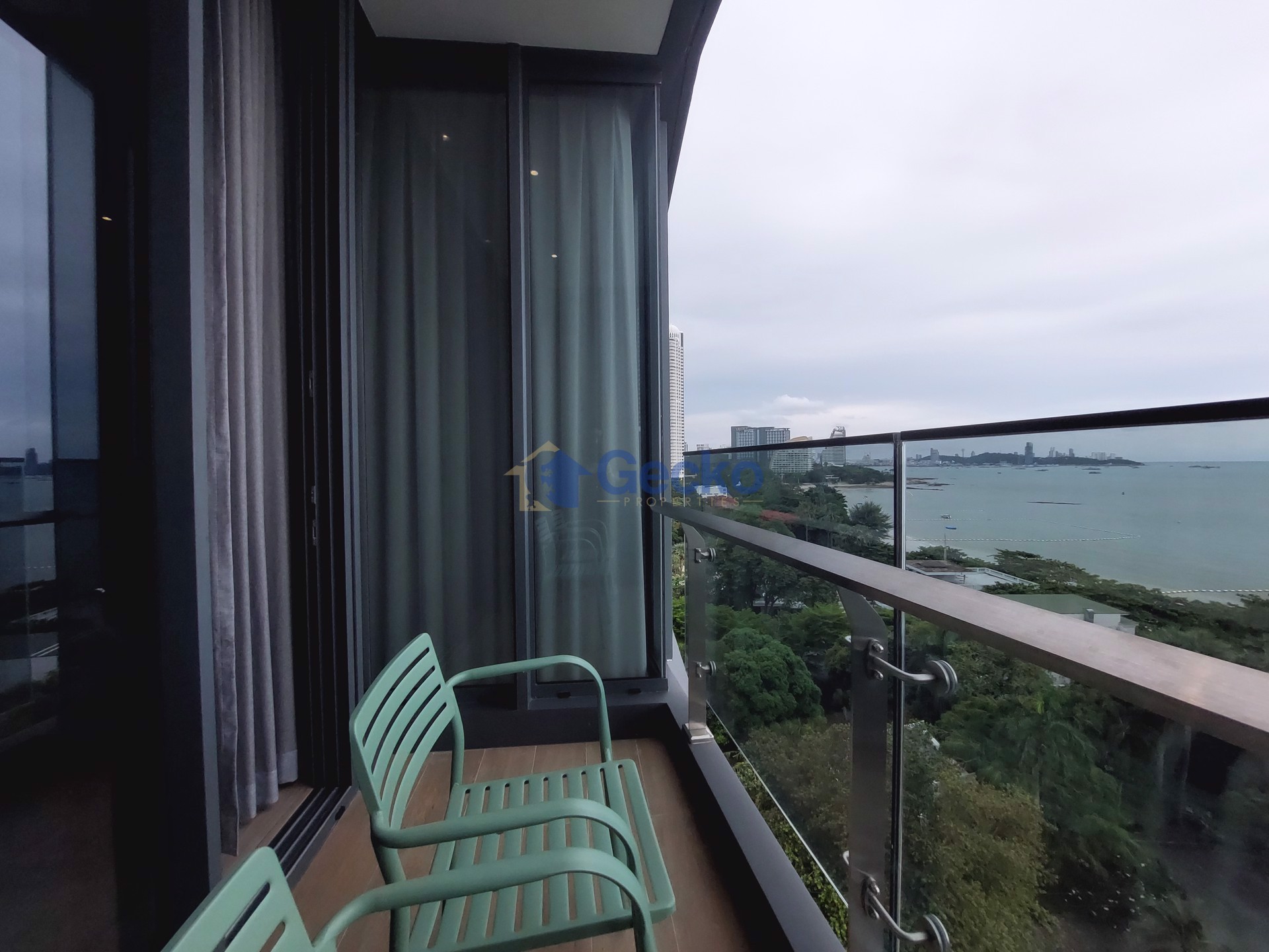 1 Bedroom Condo in Arom Wongamat Wongamat C013475