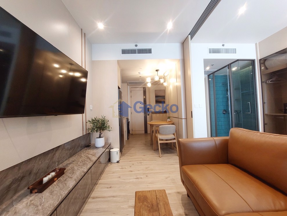 1 Bedroom Condo in Arom Wongamat Wongamat C013475 (Photo 2)