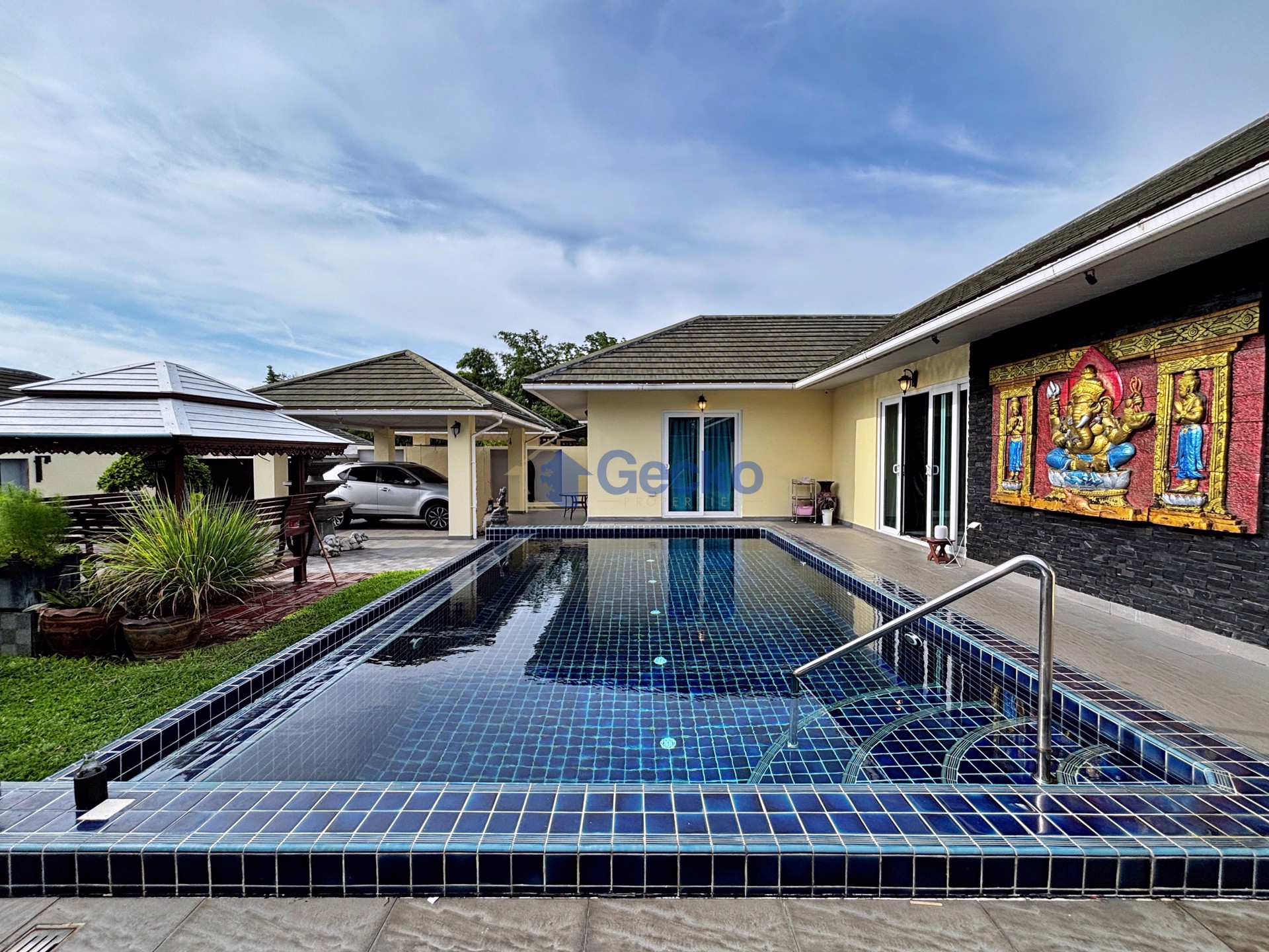 3 Bedrooms House in Green Field Villa 5  East Pattaya H013493