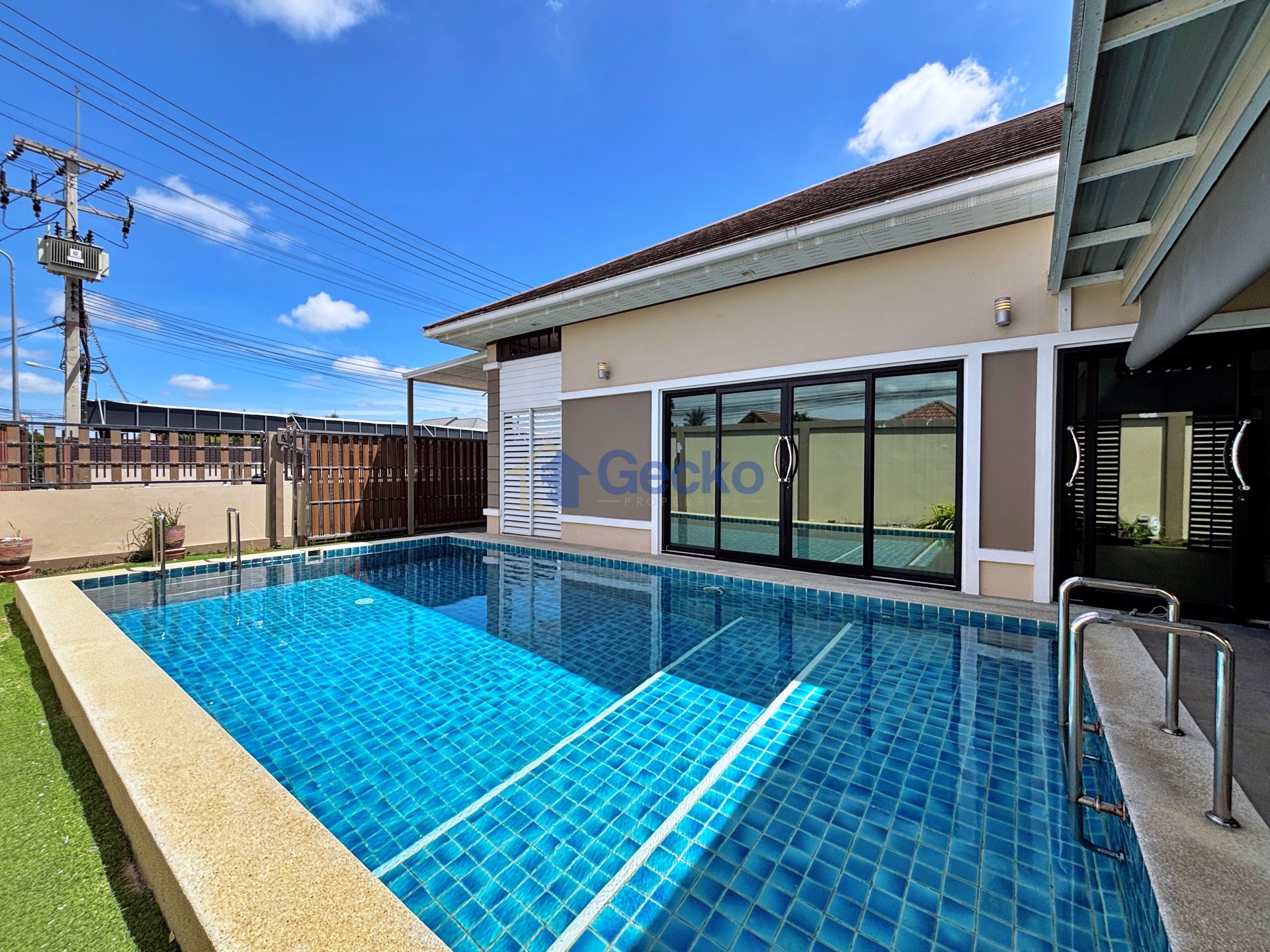 3 Bedrooms House in Living Grand Home   East Pattaya H013497