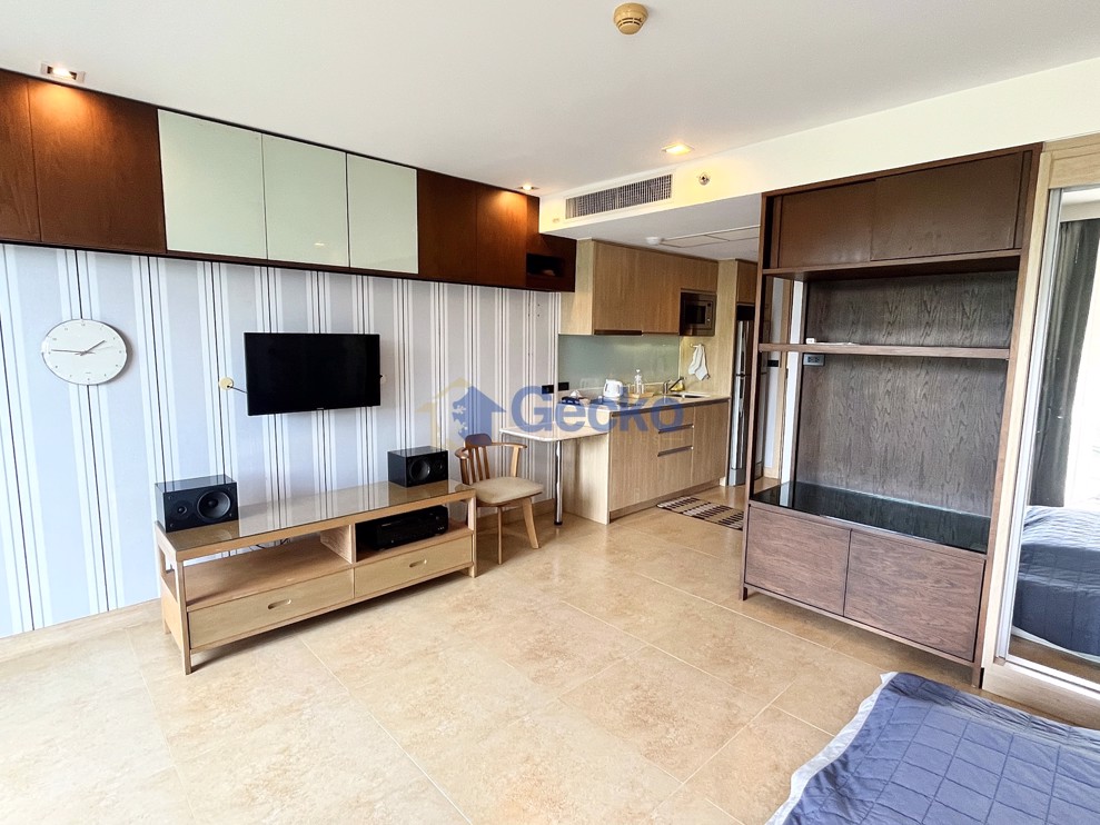 Studio Condo in The Cliff Pratumnak C013499 (Photo 3)